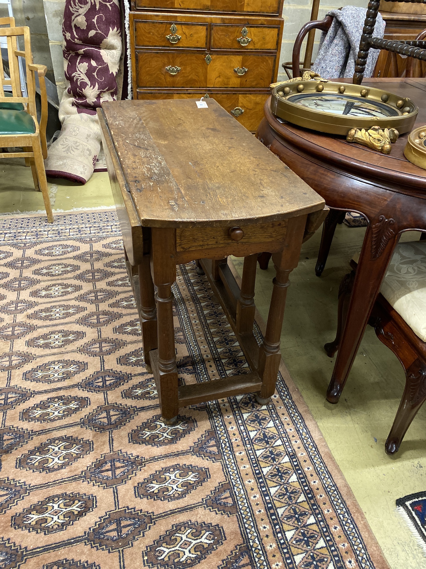 An 18th century oak gateleg table, width 90cm, depth 43cm, height 72cm